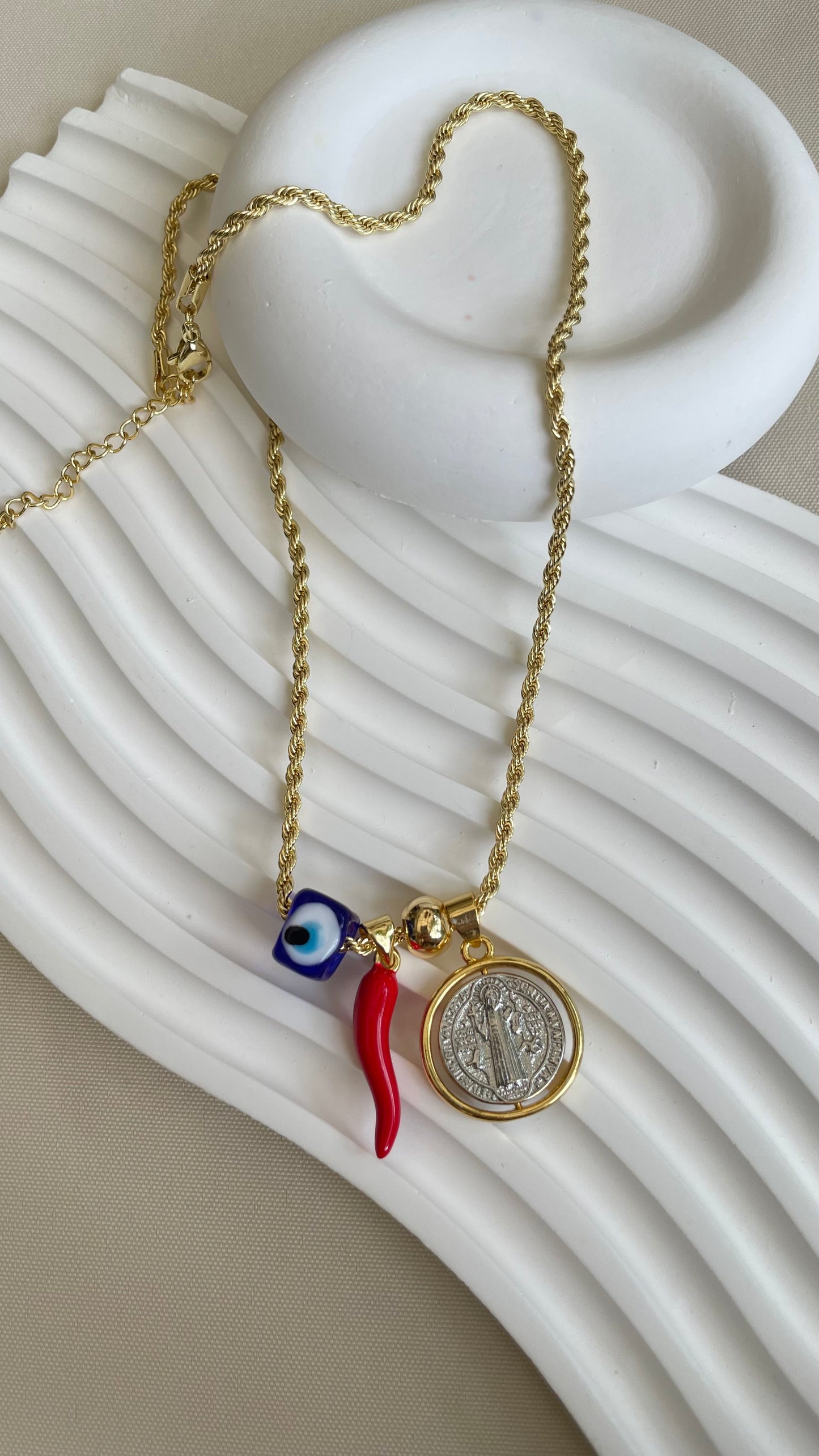 Cadenas medalla religiosa