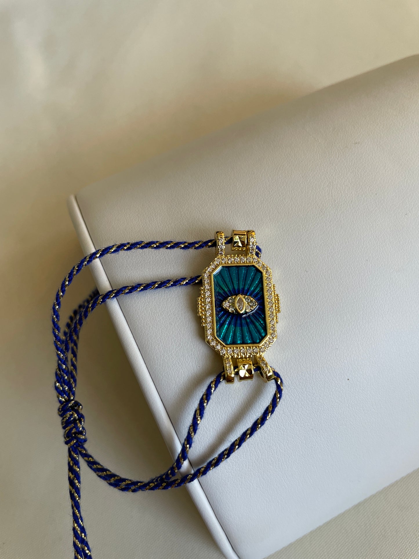Pulseras ajustables de hilo