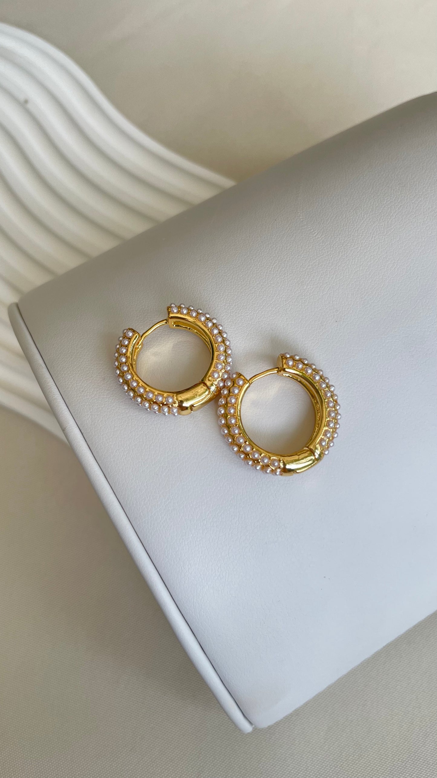 Aretes de perla medianos
