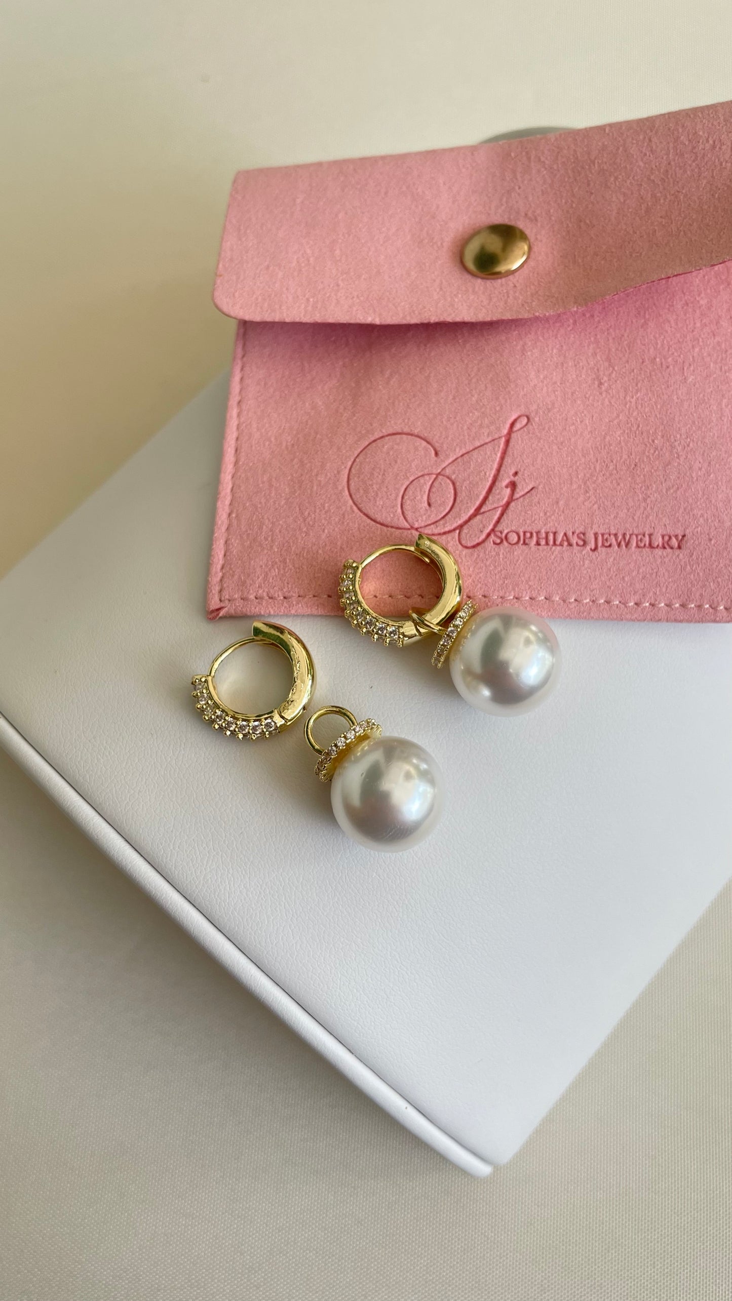 Aretes de perla medianos
