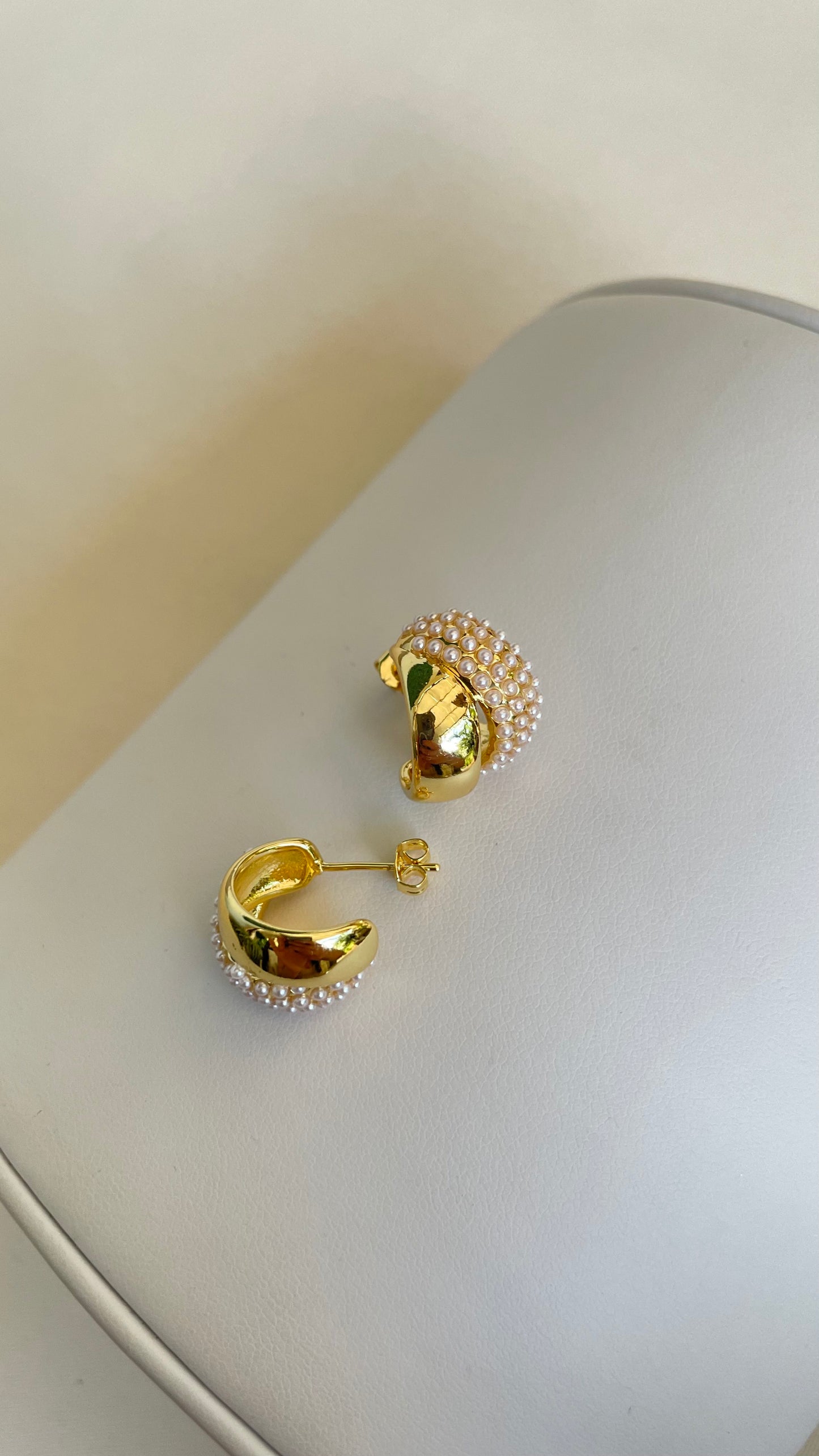 Aretes de perla medianos