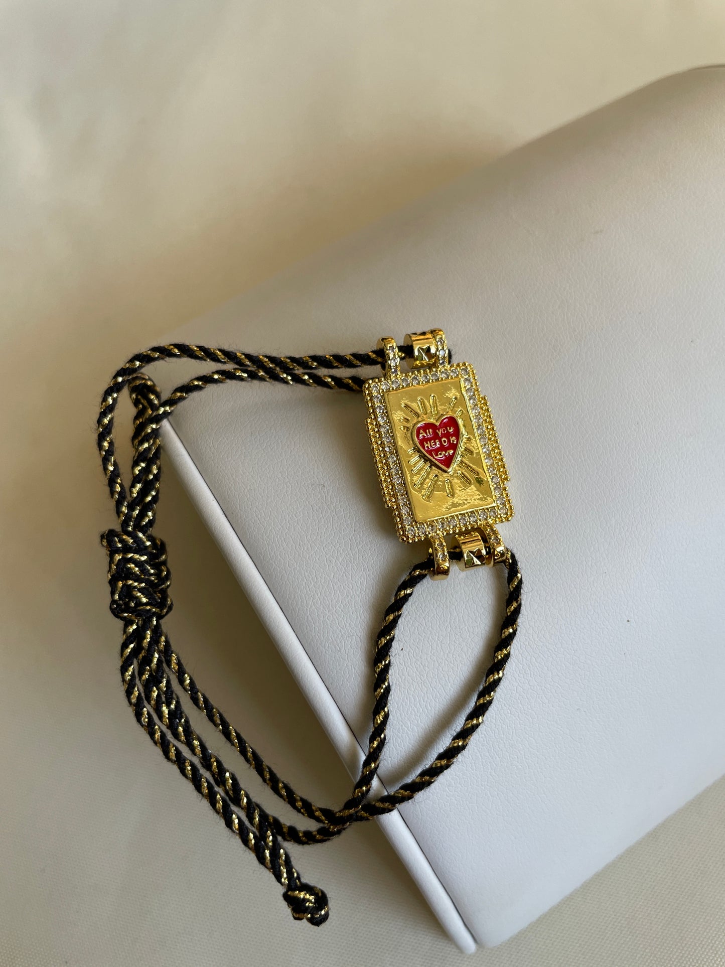 Pulseras ajustables de hilo