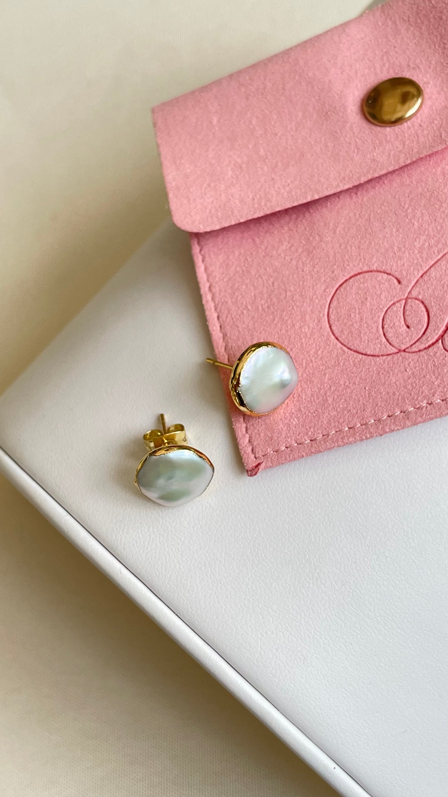 Aretes de perla medianos