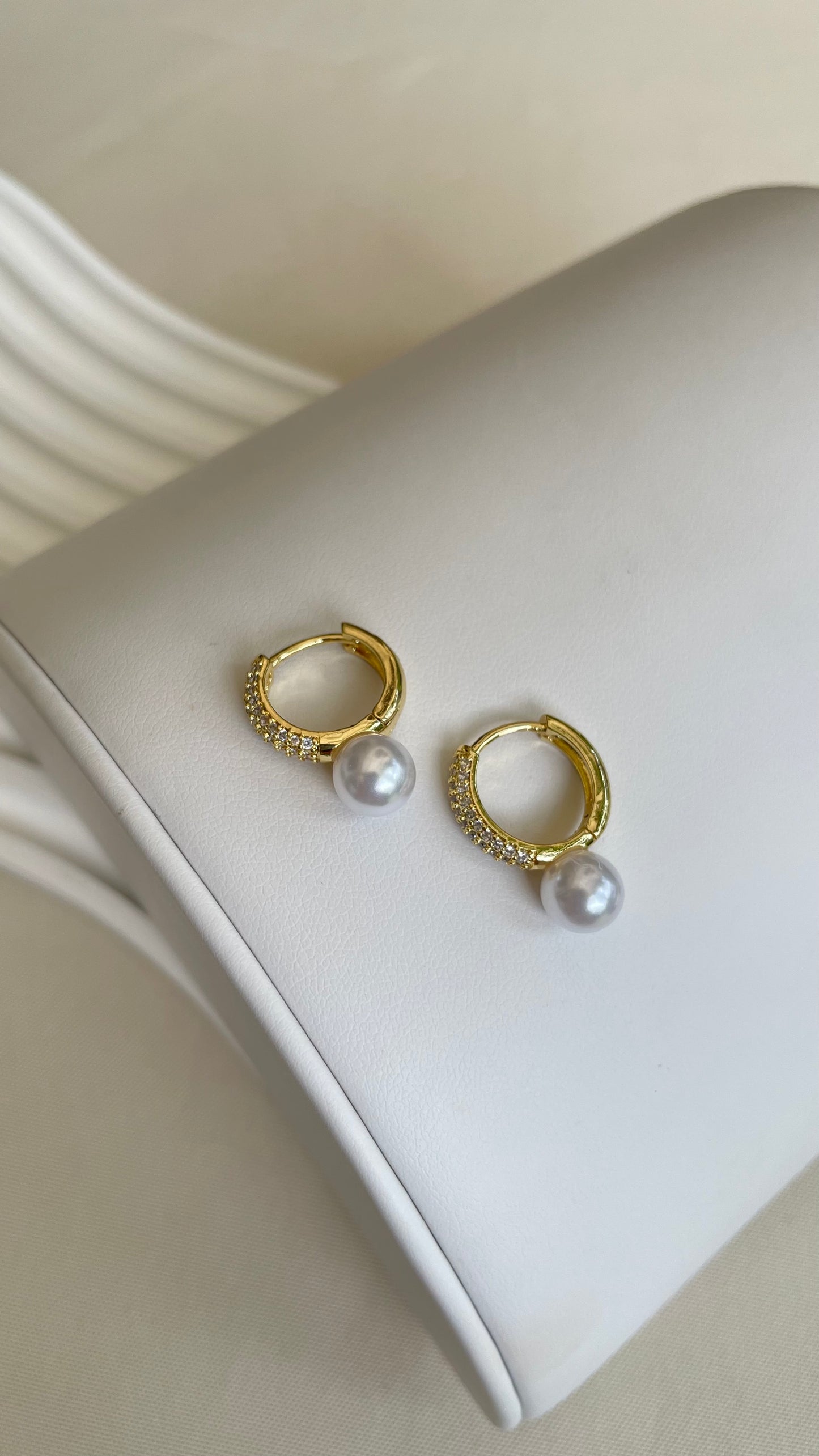 Aretes de perla medianos