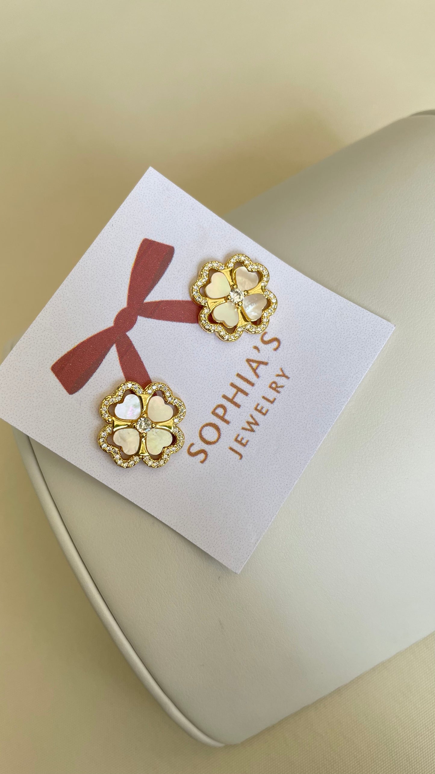 Aretes de perla medianos