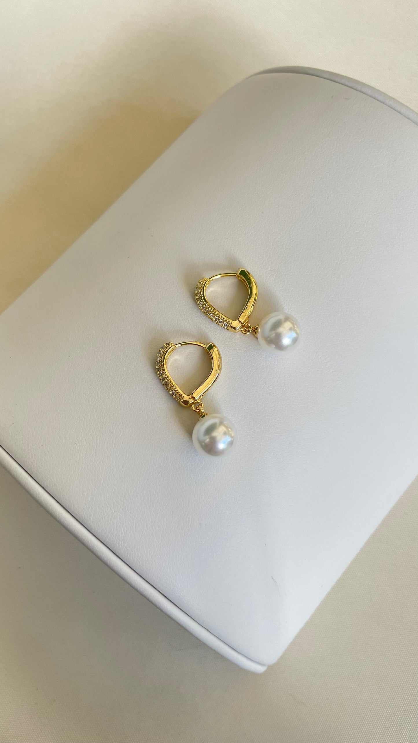 Aretes de perla medianos