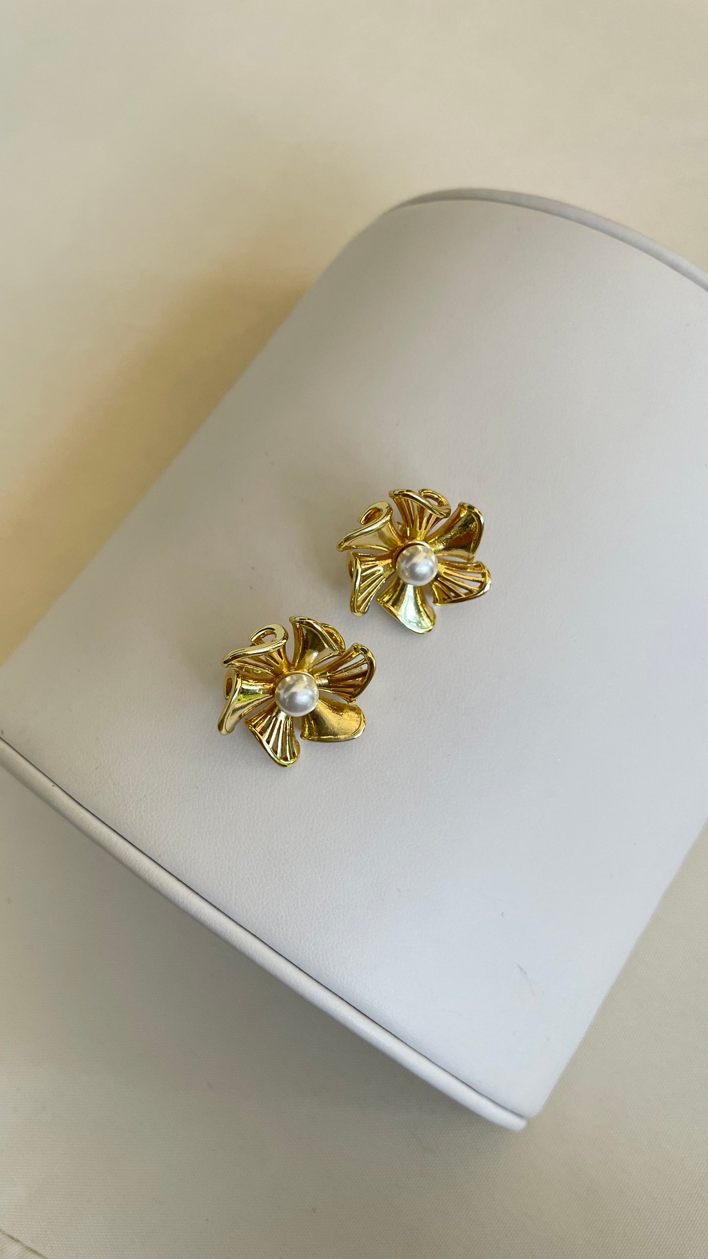 Aretes de perla medianos