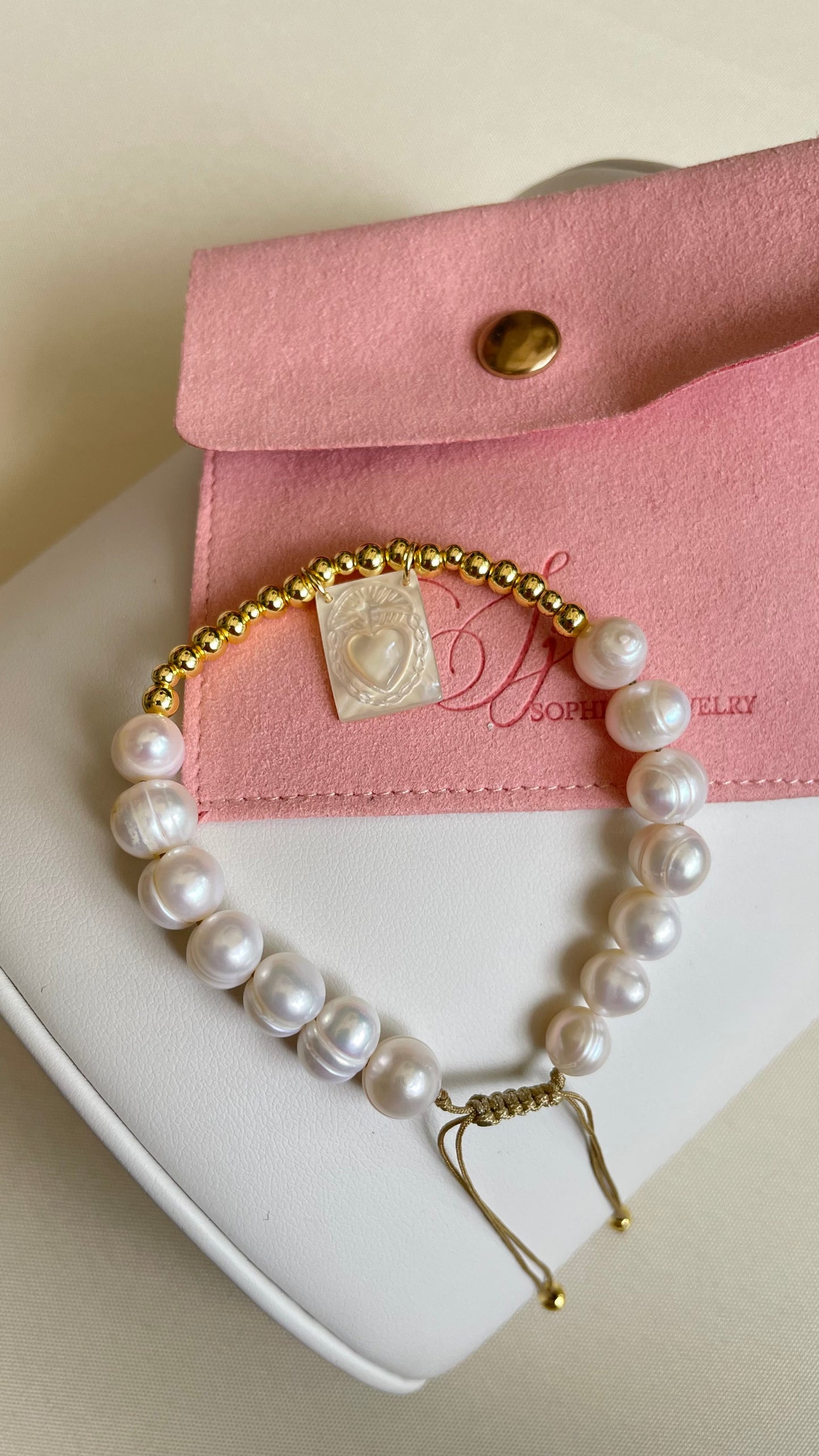 Pulsera ajustable con piedras de río