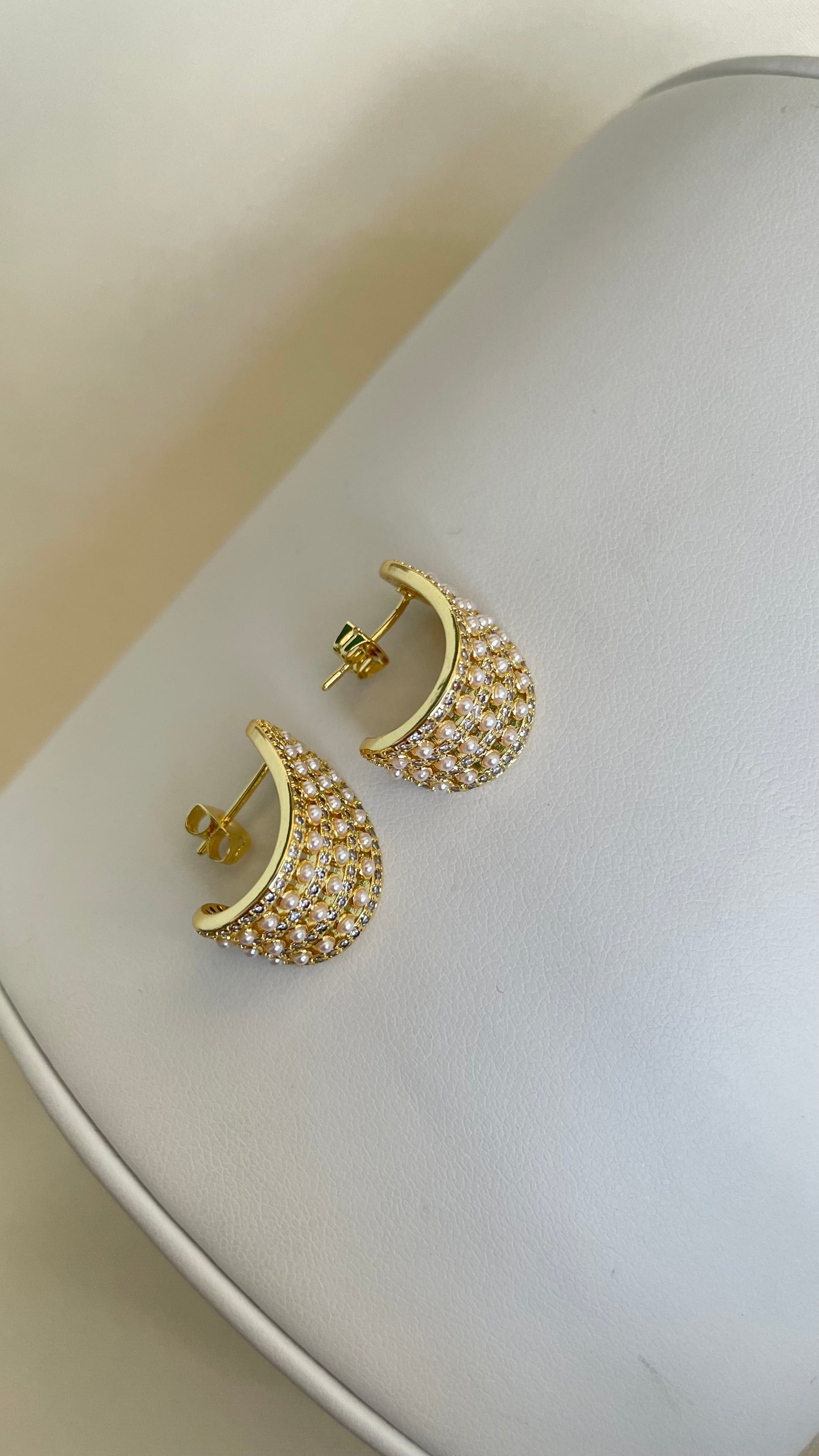 Aretes de perla medianos
