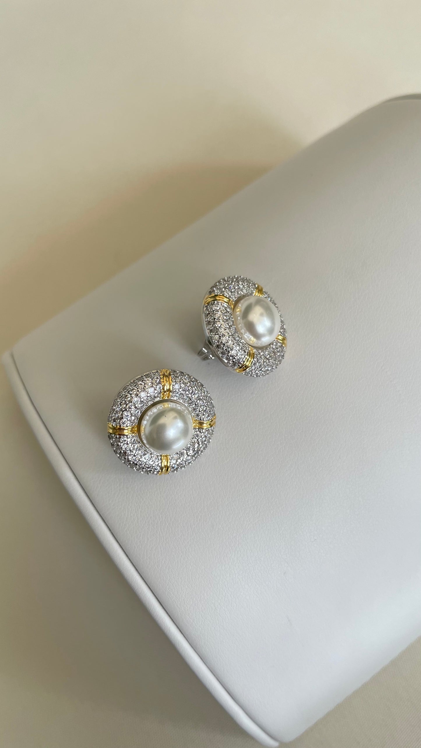 Aretes de perla medianos