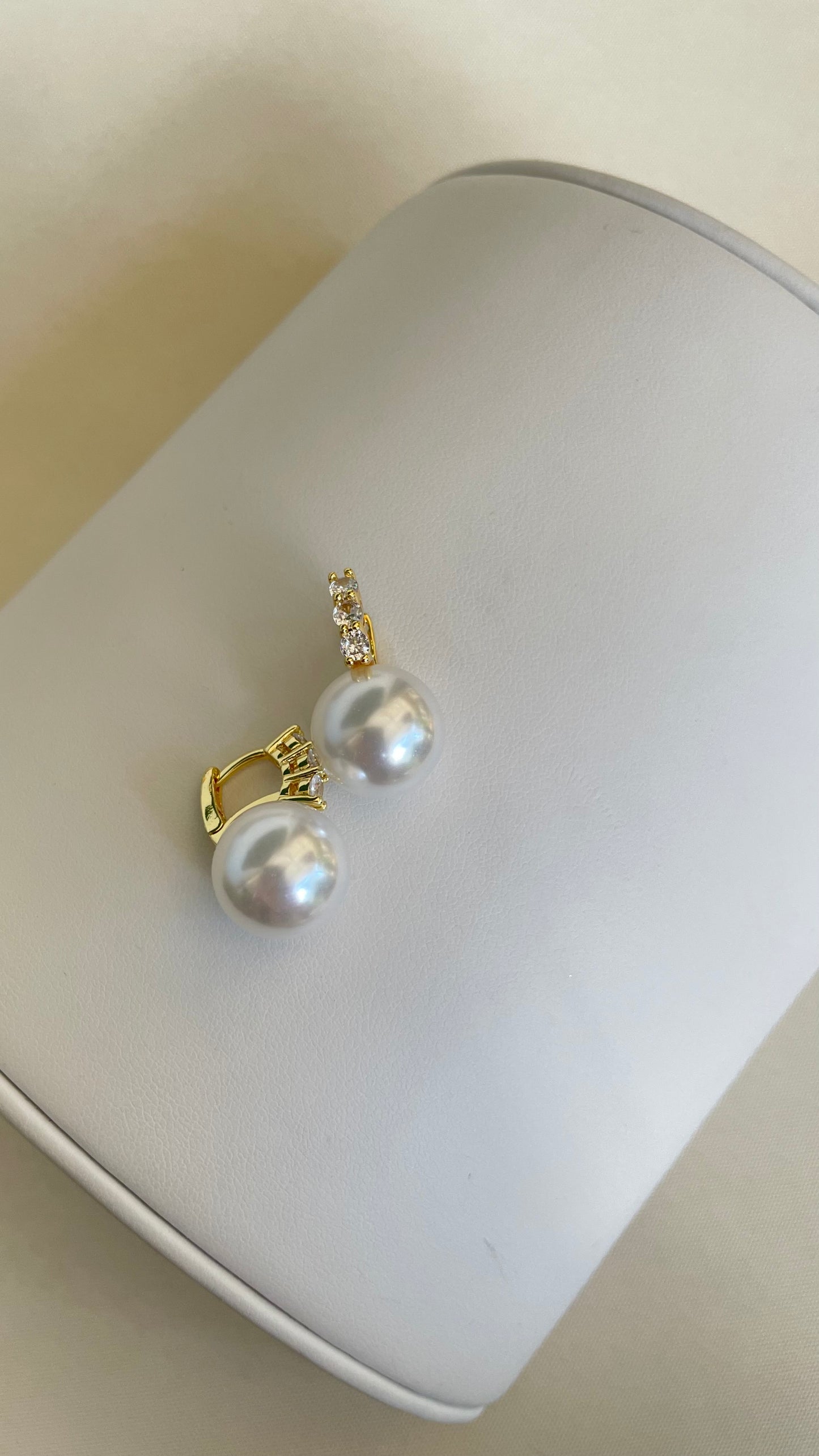 Aretes de perla medianos