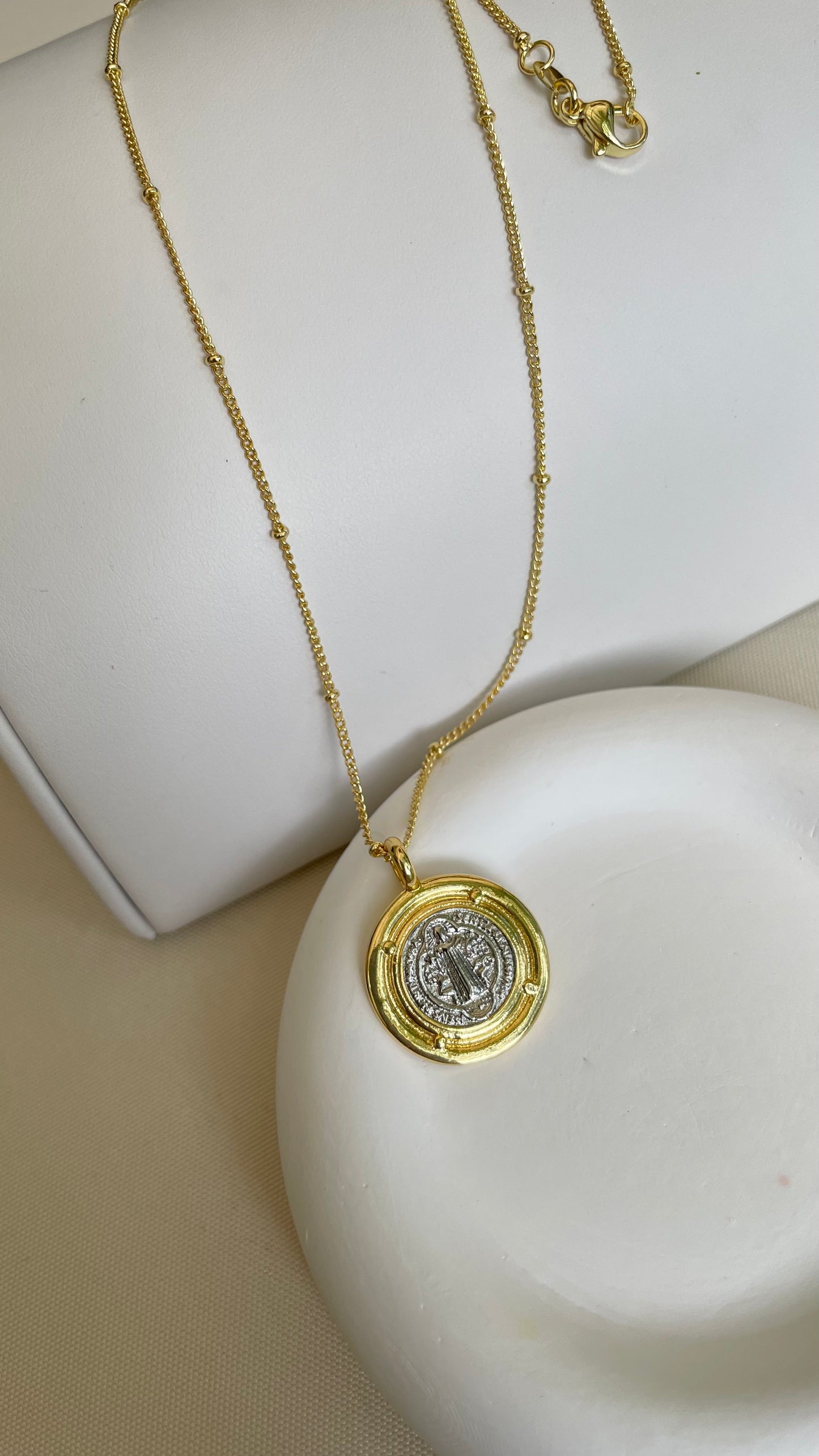 Cadenas medalla religiosa