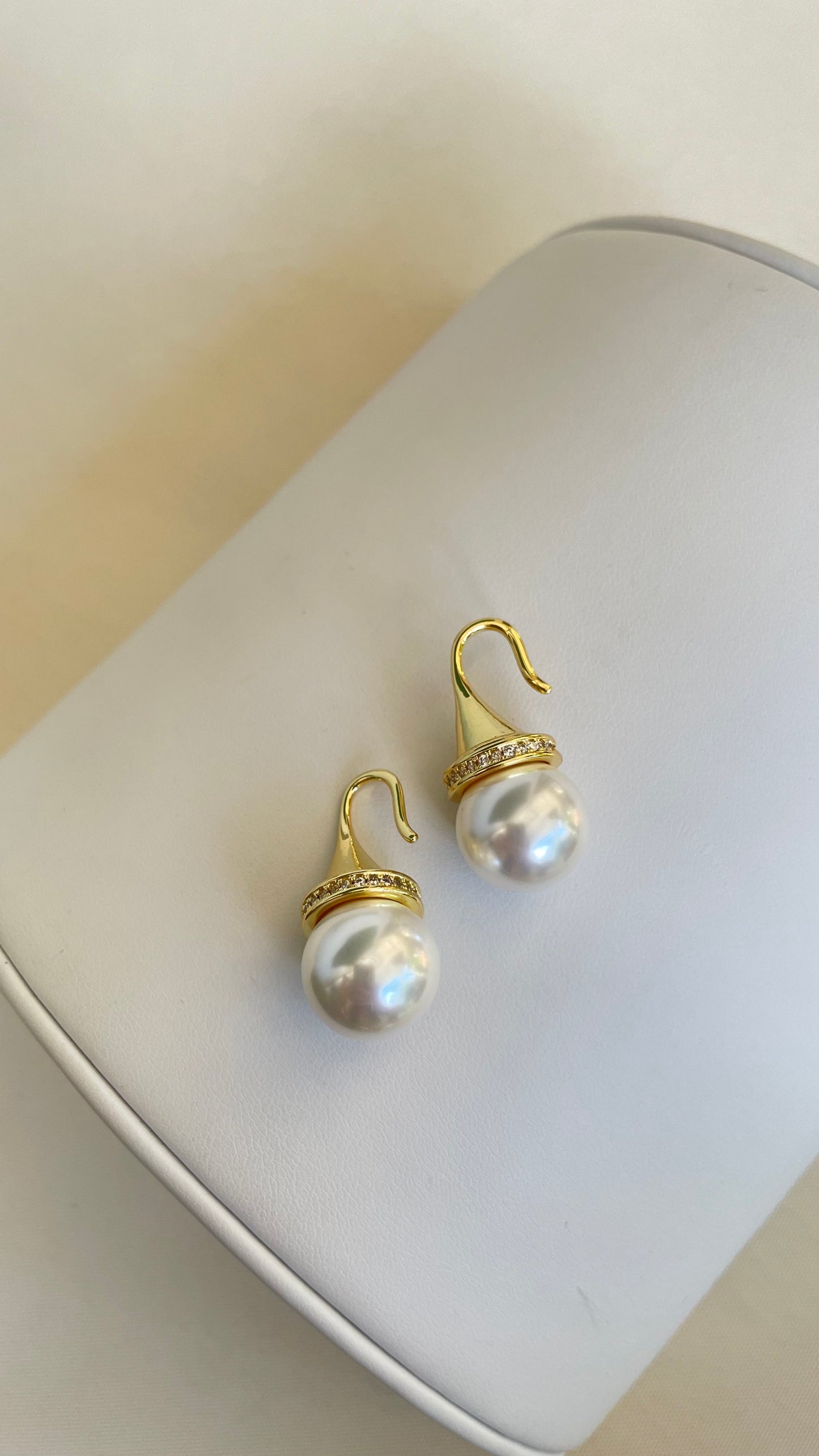 Aretes de perla medianos