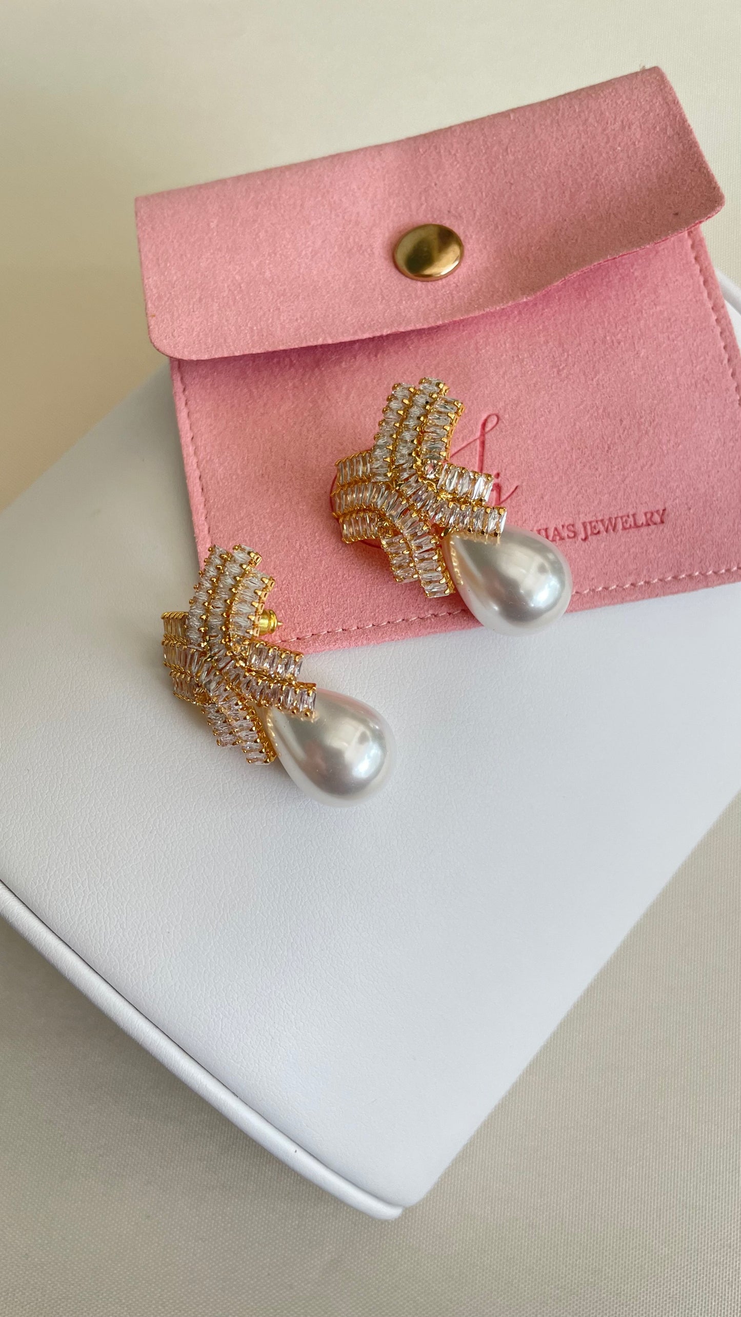 Aretes de perla medianos