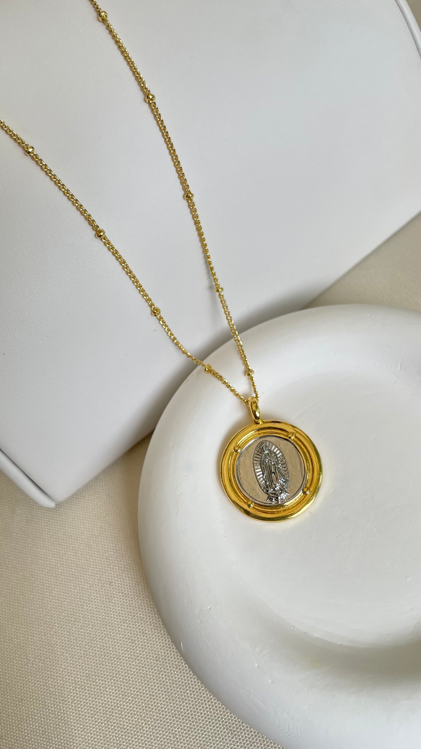 Cadenas medalla religiosa