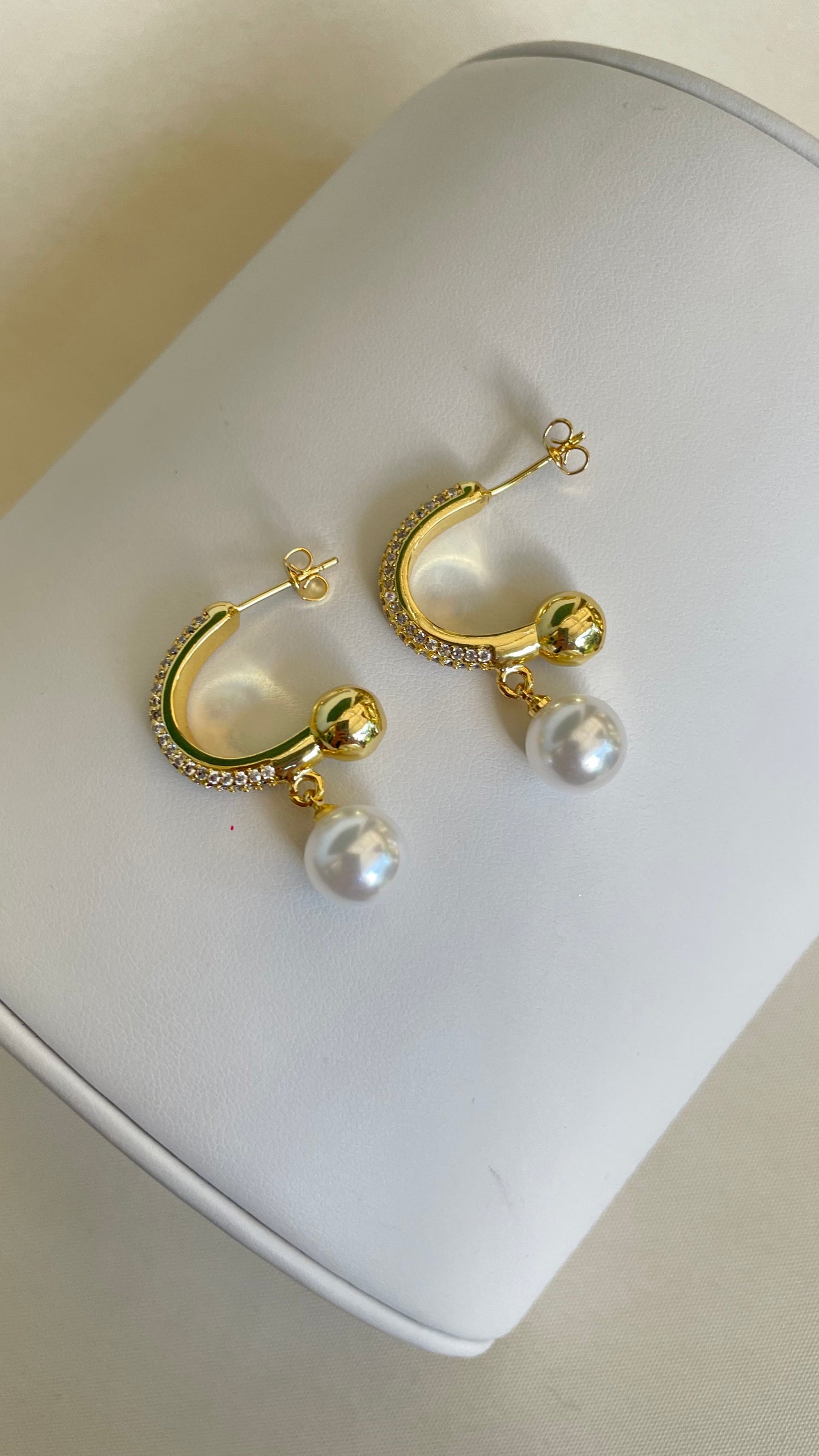 Aretes de perla medianos