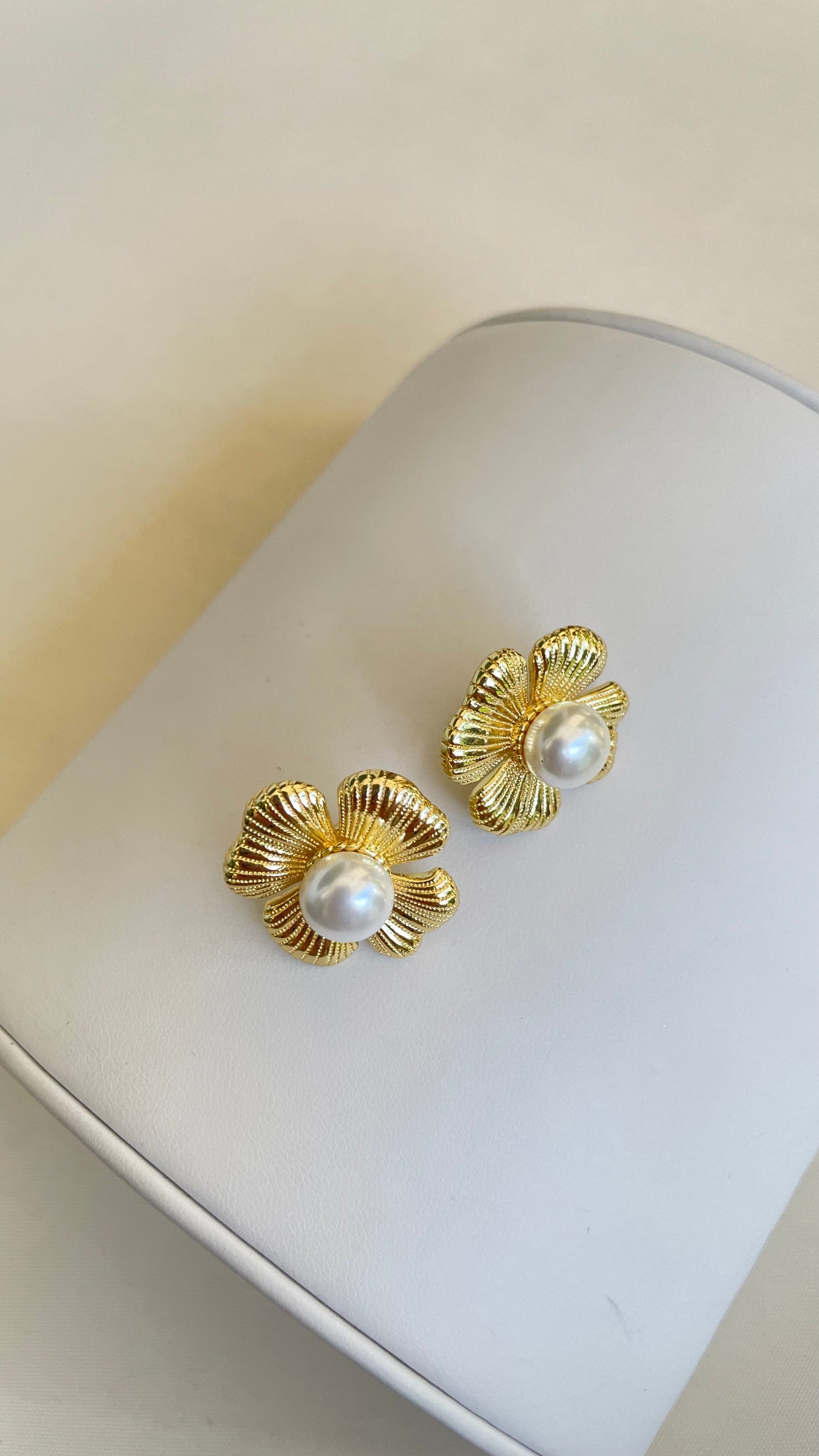 Aretes de perla medianos