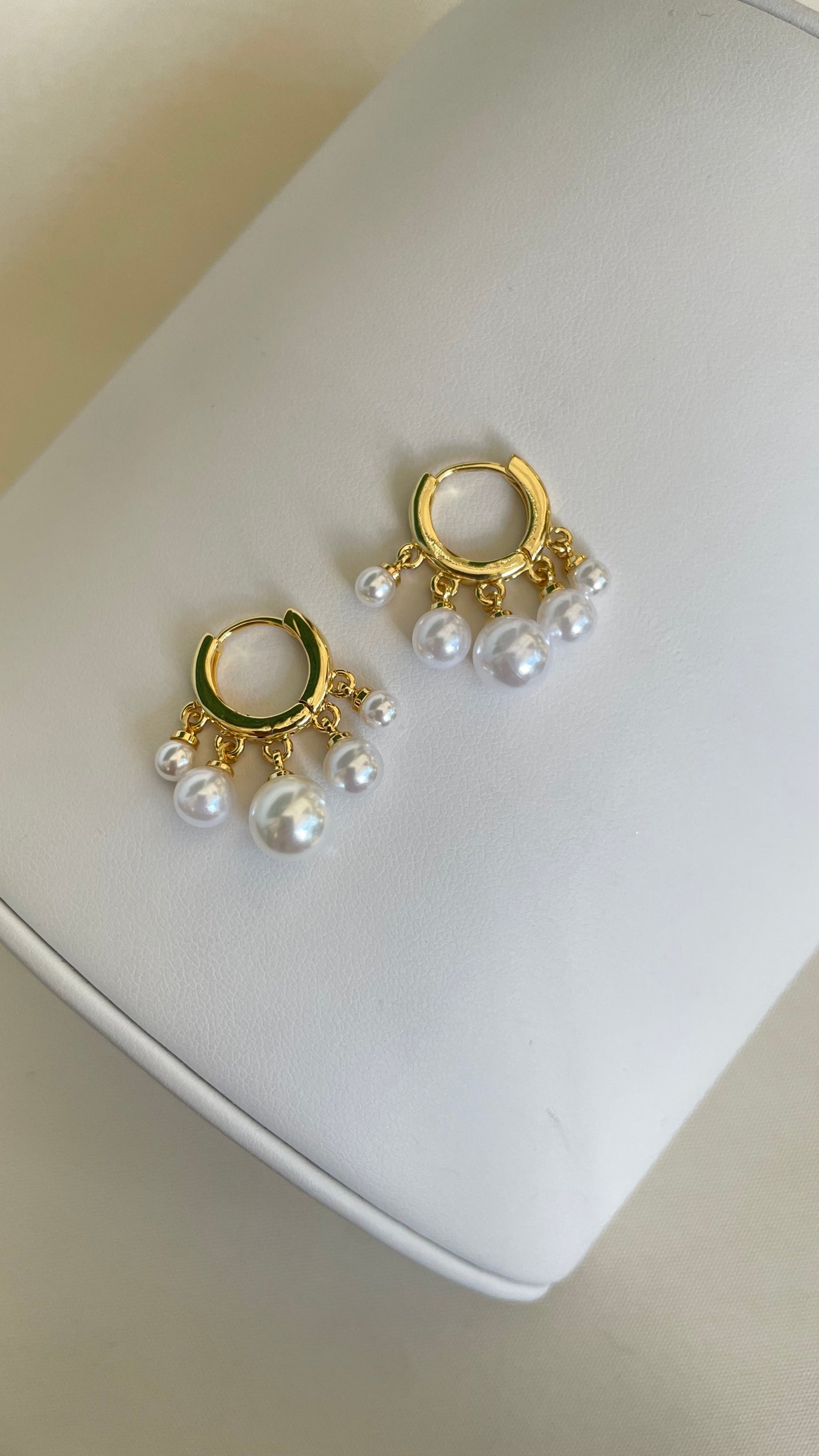 Aretes de perla medianos