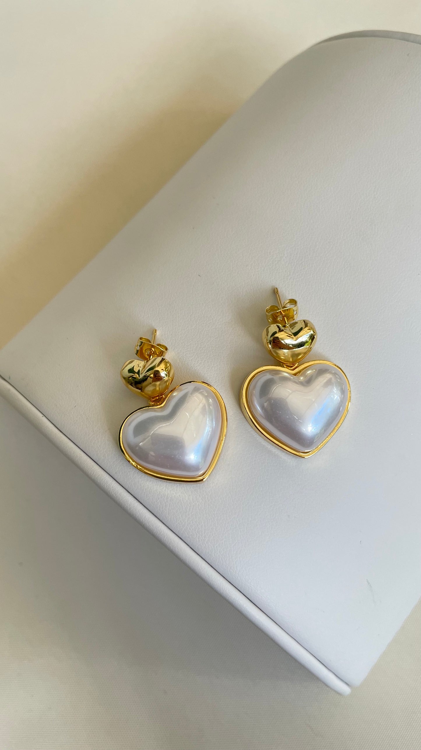 Aretes de perla medianos