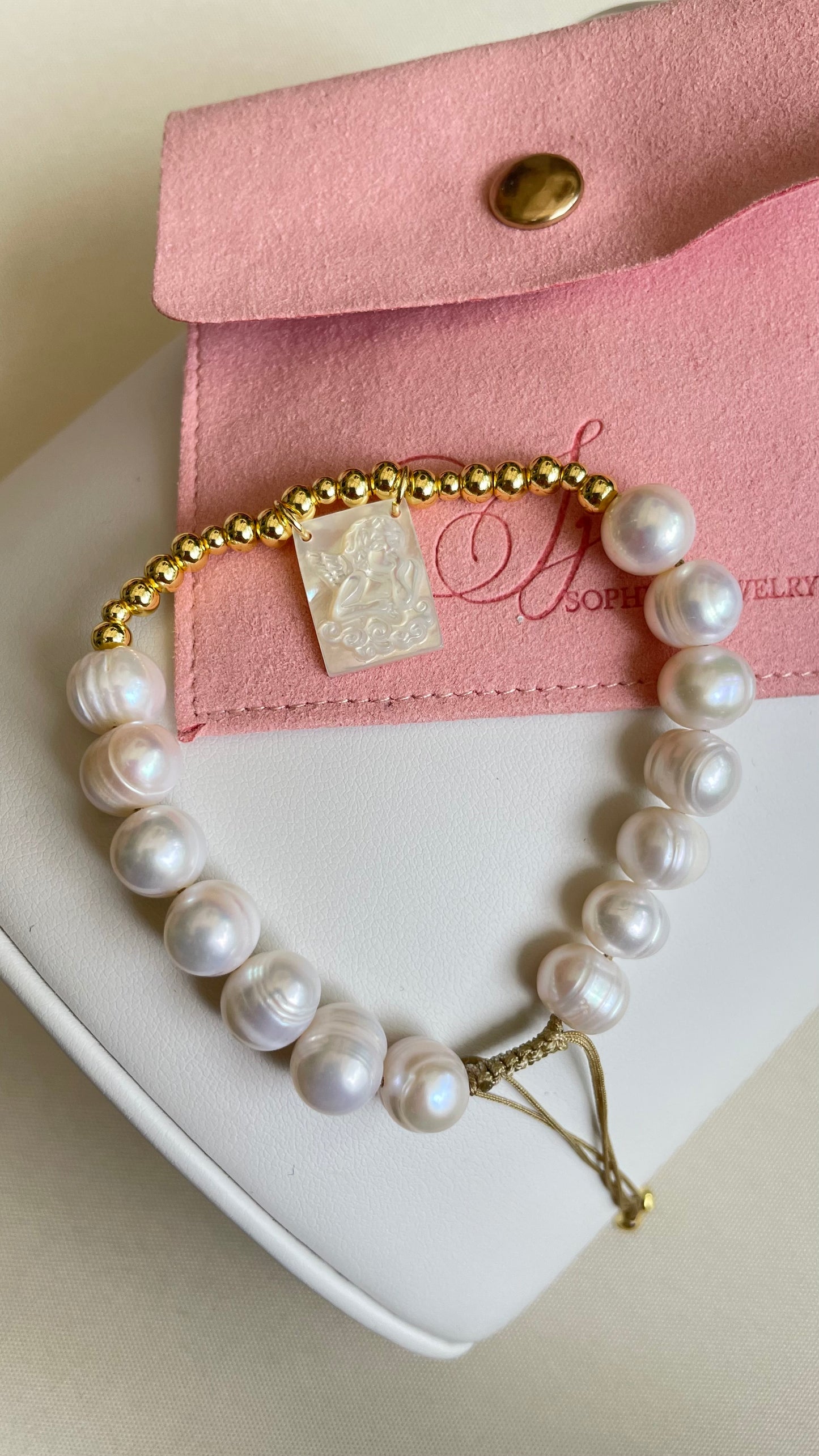 Pulsera ajustable con piedras de río