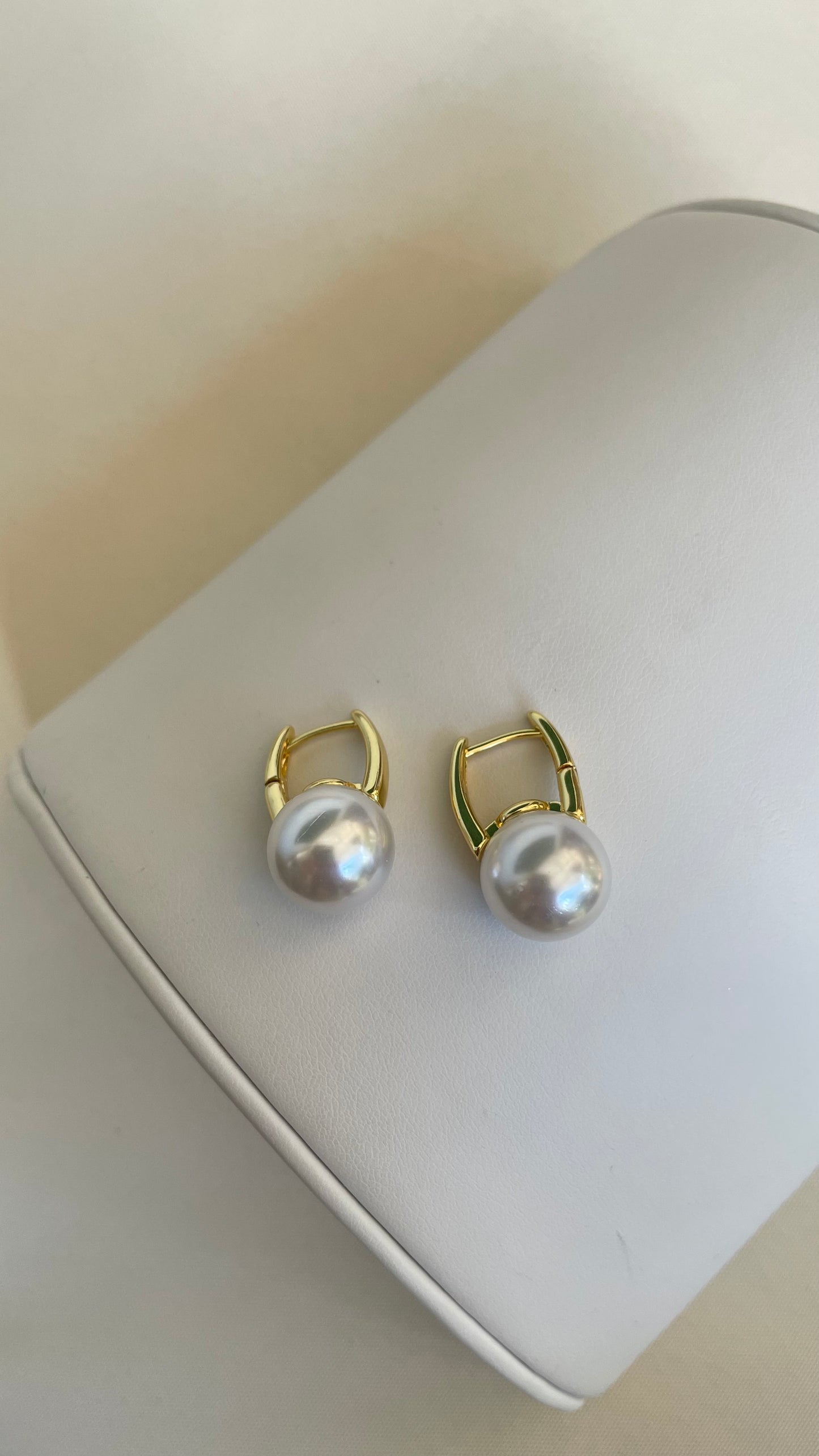 Aretes de perla medianos